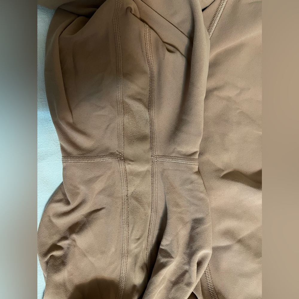 Lululemon Align high rise crop 21” - Picture 7 of 11